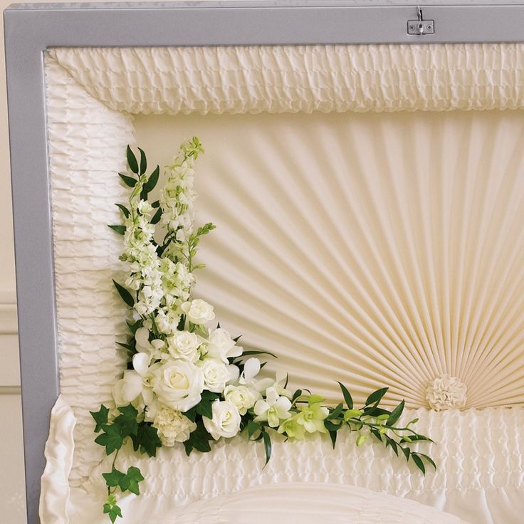Interior casket spray (roses)