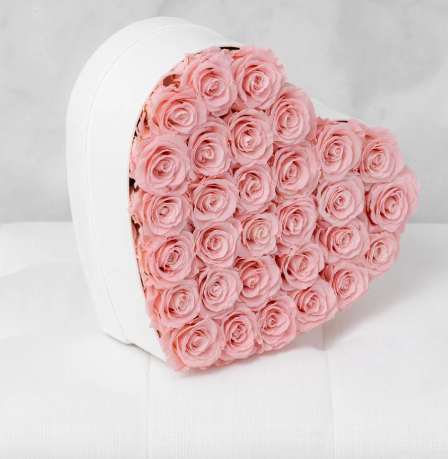 Marangyang Rose Heart Box