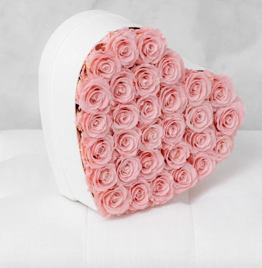 Marangyang Rose Heart Box