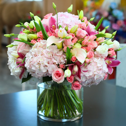 Elegante arreglo de hortensias rosadas
